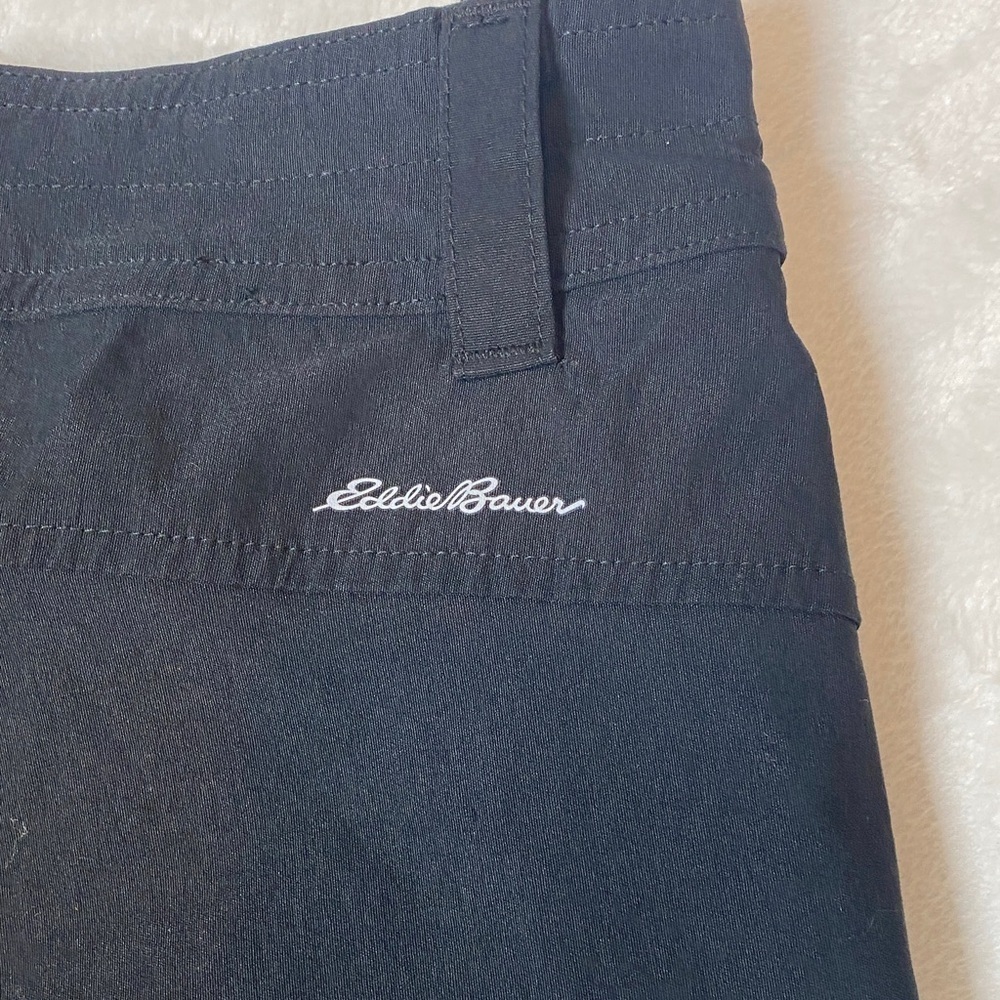Eddie Bauer Women's Dark Cargo Shorts - Picture 3 of 6